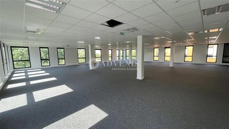 Bureau dans Lieusaint à louer - Photo de l’immeuble – Image 1 sur 8