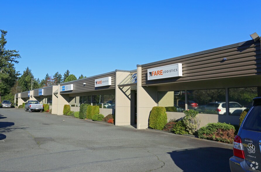 4223 Commerce Cir, Saanich, BC à louer - Photo de l’immeuble – Image 3 sur 4