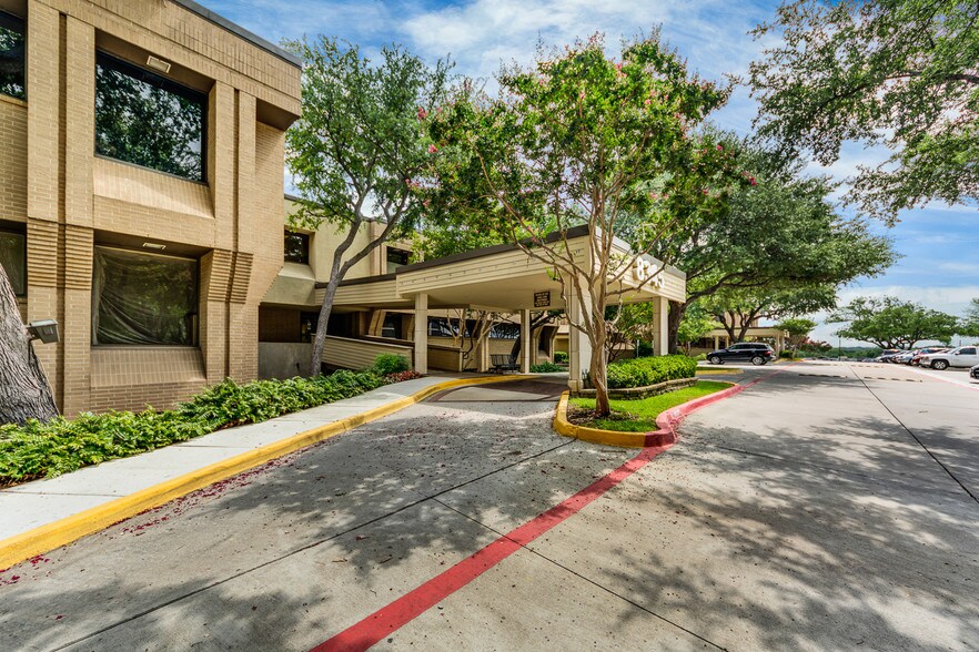 8345 Walnut Hill Ln, Dallas, TX à vendre - Photo de l’immeuble – Image 2 sur 96