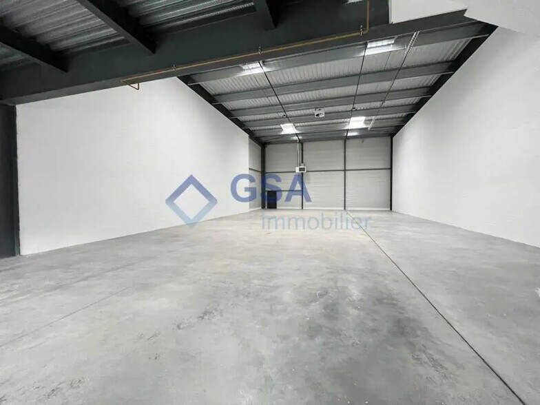 Bureau dans Corbeil-Essonnes à louer - Photo de l’immeuble – Image 2 sur 7