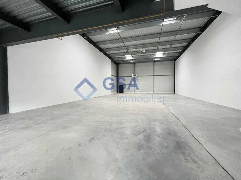 Bureau dans Corbeil-Essonnes à louer - Photo intérieure – Image 2 sur 7