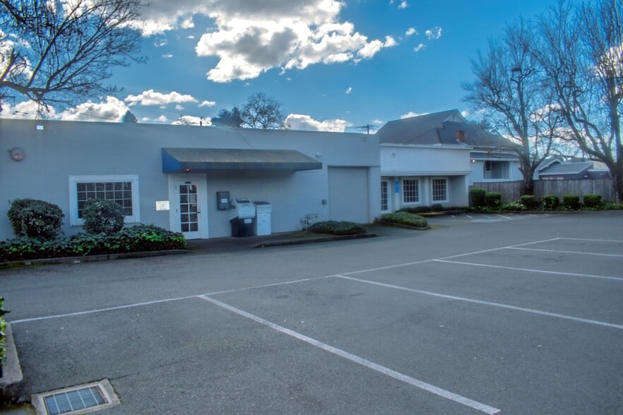 627 College Ave, Santa Rosa, CA à vendre - Photo de l’immeuble – Image 2 sur 7