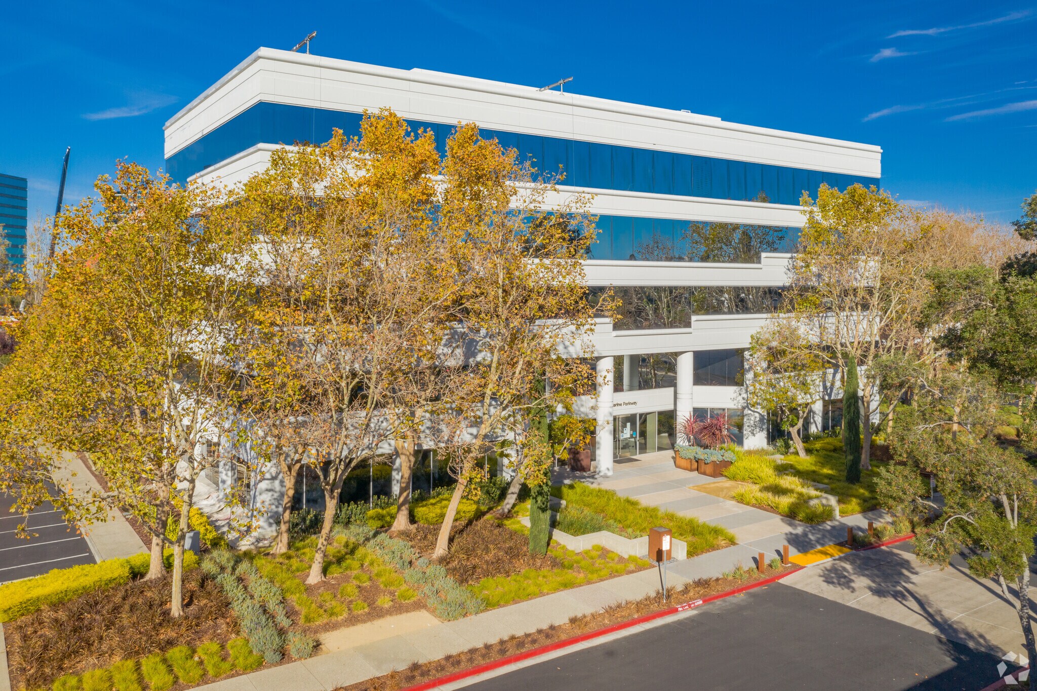 3 Twin Dolphin Dr, Redwood City, CA à louer Photo principale– Image 1 sur 9