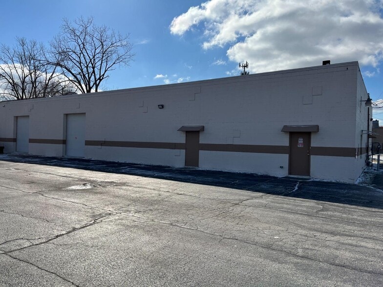 7897 Taft St, Merrillville, IN à louer - Photo de l’immeuble – Image 3 sur 6