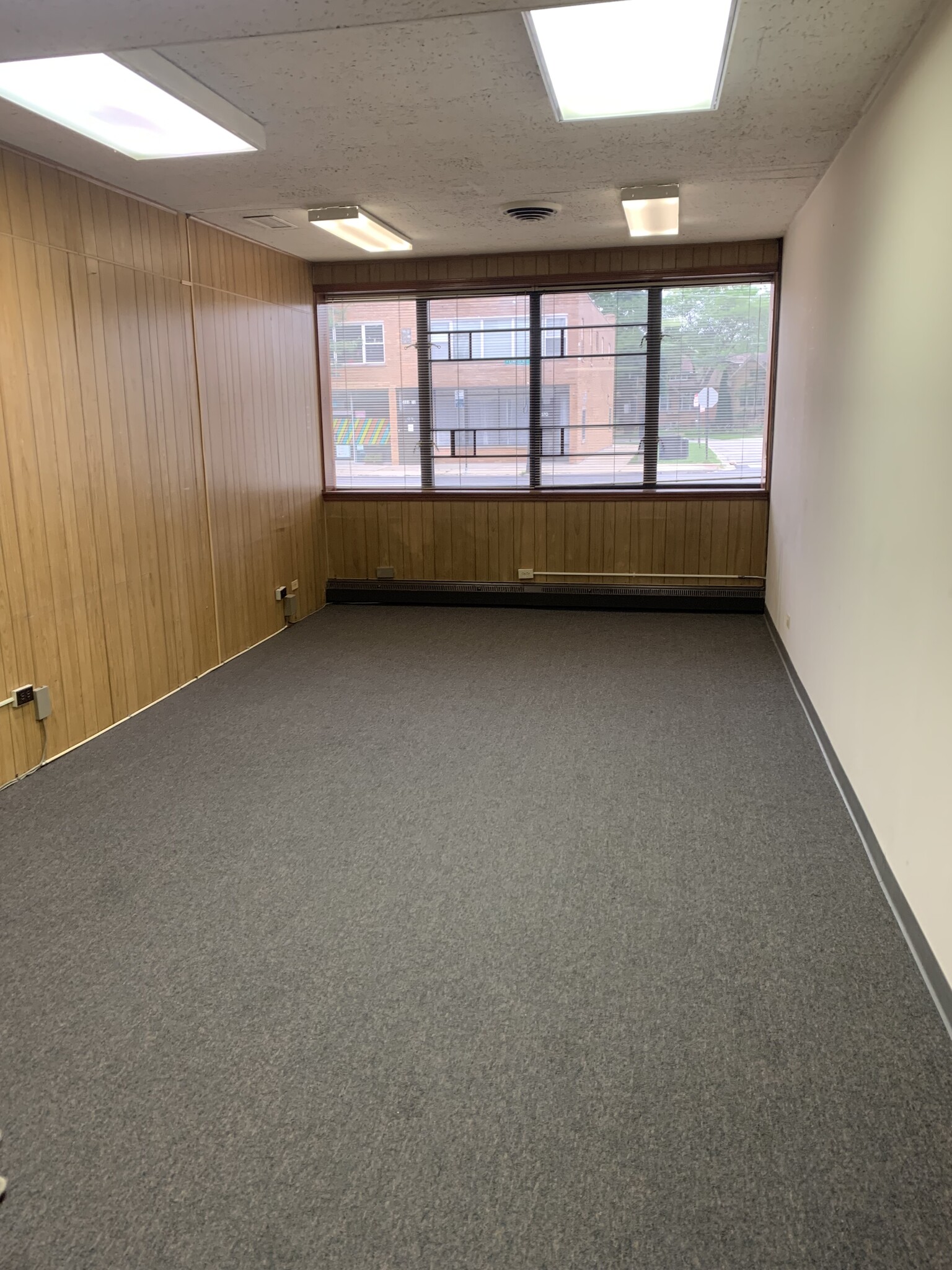5875 N Lincoln Ave, Chicago, IL à louer Photo intérieure– Image 1 sur 1