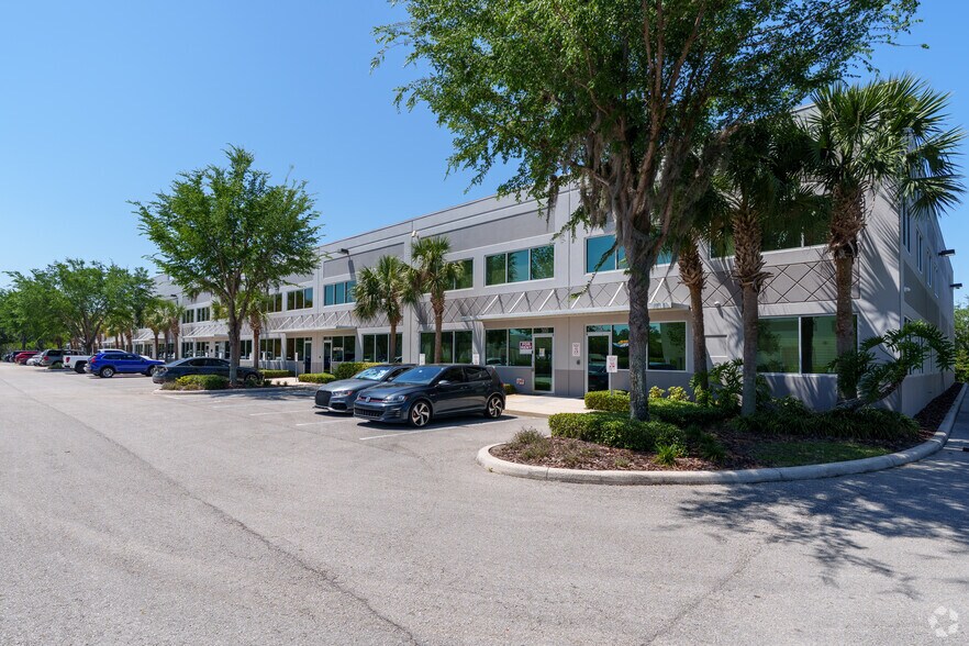 6457 Hazeltine National Dr, Orlando, FL à vendre - Photo principale – Image 1 sur 48
