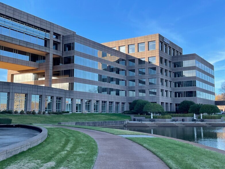 907 Explorer Blvd NW, Huntsville, AL à louer - Photo de l’immeuble – Image 3 sur 21