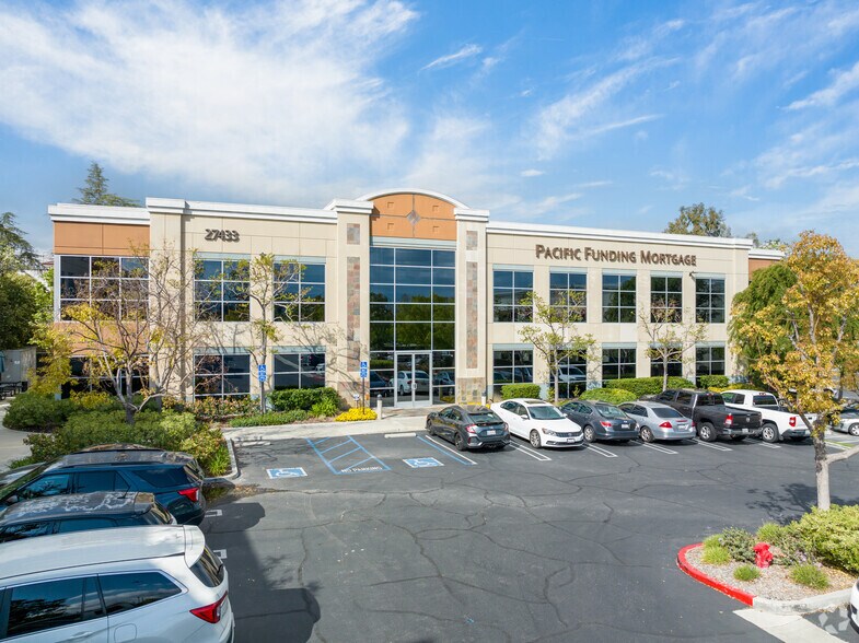 27433 Tourney Rd, Valencia, CA à louer - Photo de l’immeuble – Image 2 sur 17