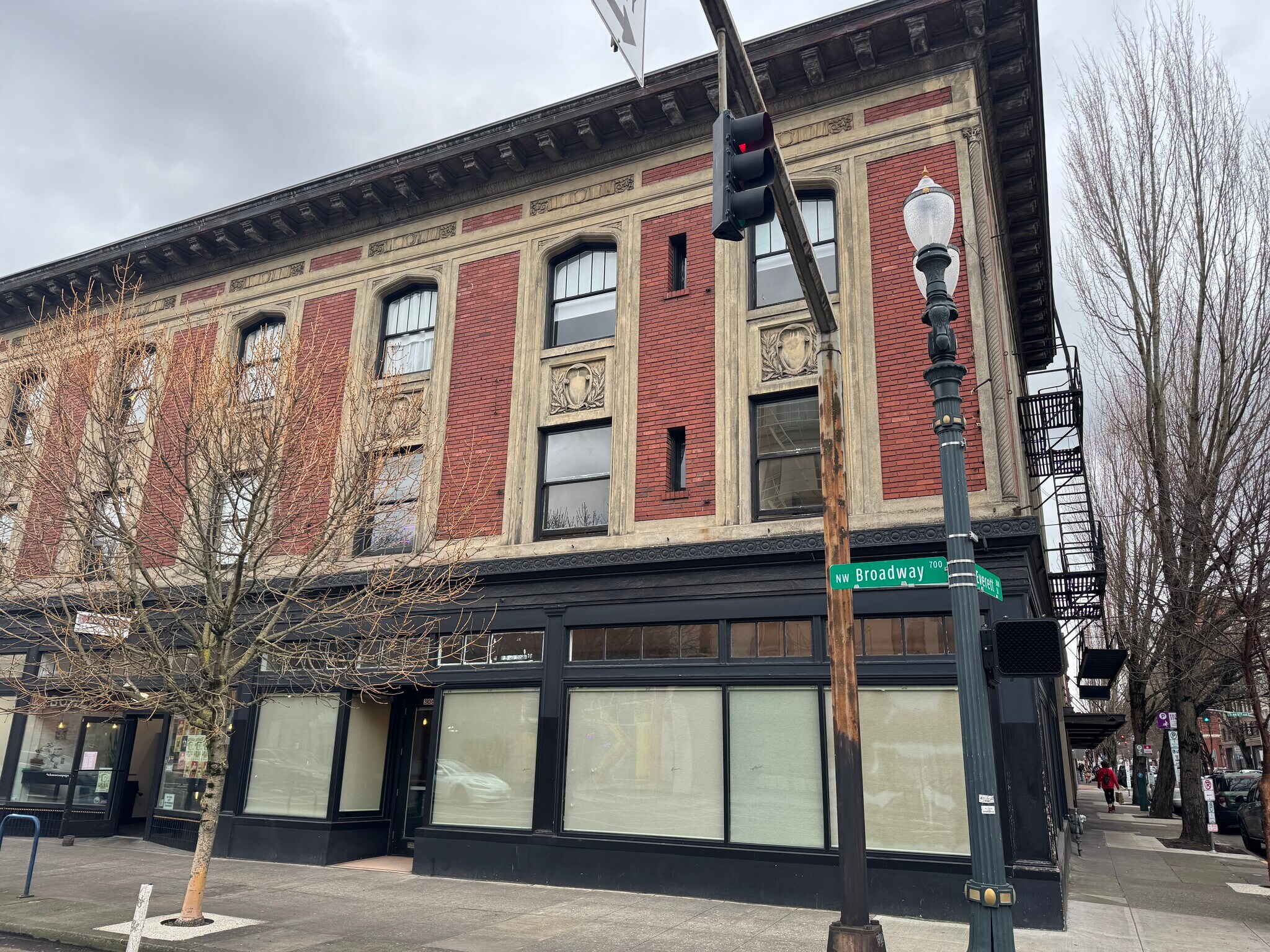 306 NW Broadway, Portland, OR à louer Photo principale– Image 1 sur 8