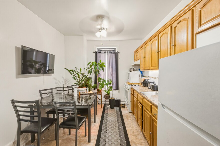 1026 66th St, Brooklyn, NY à vendre - Photo de l’immeuble – Image 2 sur 7
