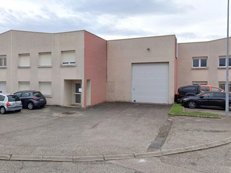 Local d’activités dans Genas à louer - Photo de l’immeuble – Image 1 sur 4