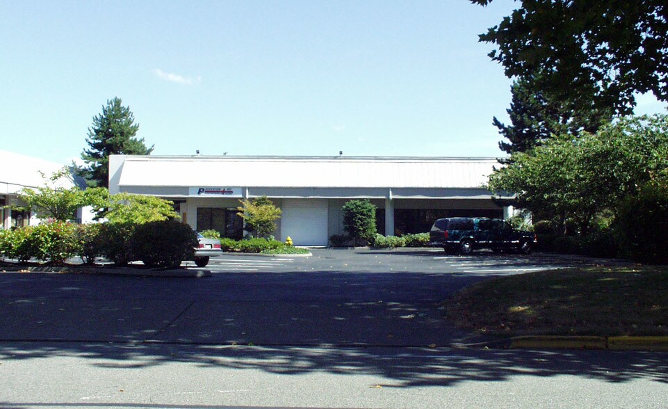 8810-8816 152nd Ave NE, Redmond, WA à louer - Photo de l’immeuble – Image 2 sur 4