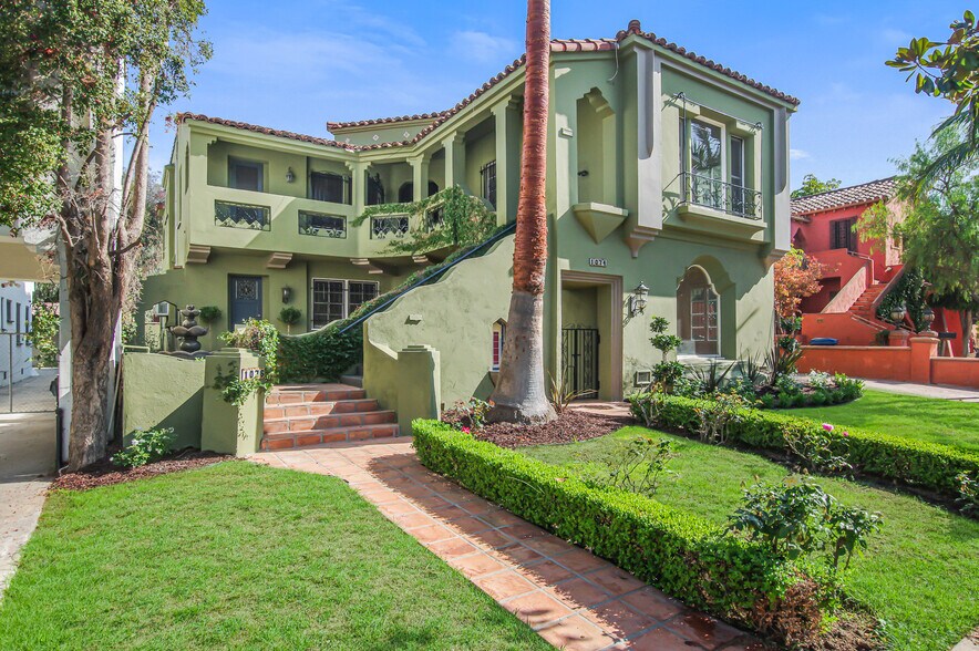 1074 S Genesee Ave, Los Angeles, CA à vendre - Photo de l’immeuble – Image 1 sur 39