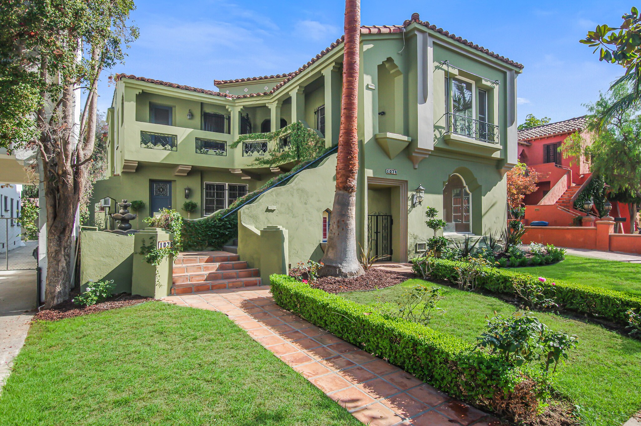 1074 S Genesee Ave, Los Angeles, CA à vendre Photo de l’immeuble– Image 1 sur 40