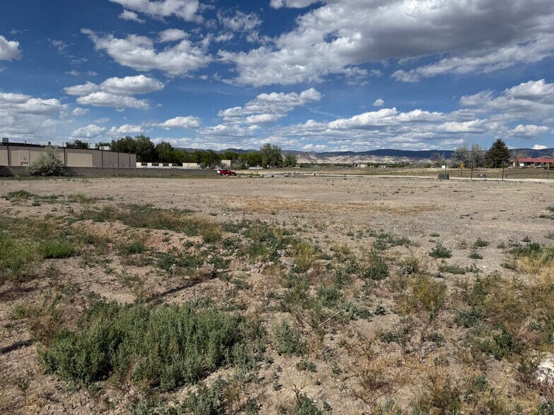 1595 E Oak Grove Rd, Montrose, CO à vendre - Photo de l’immeuble – Image 1 sur 28