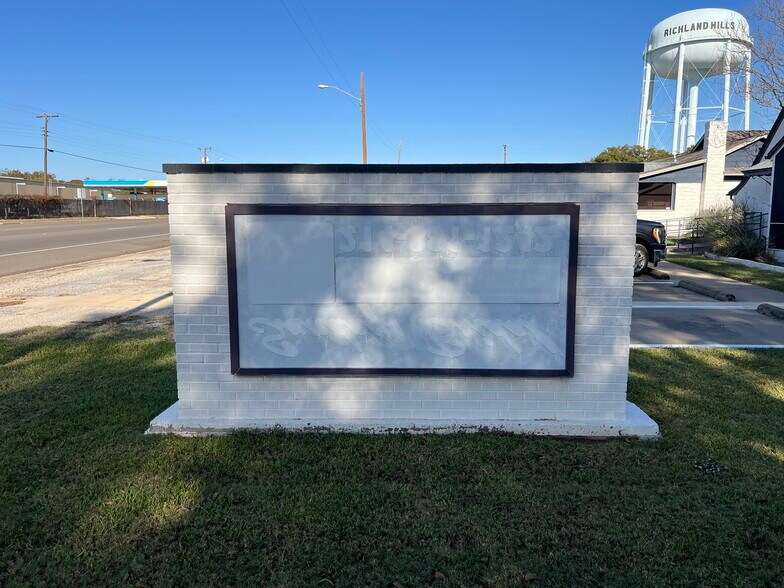 6856 Boulevard 26, Richland Hills, TX à louer - Photo de l’immeuble – Image 3 sur 5