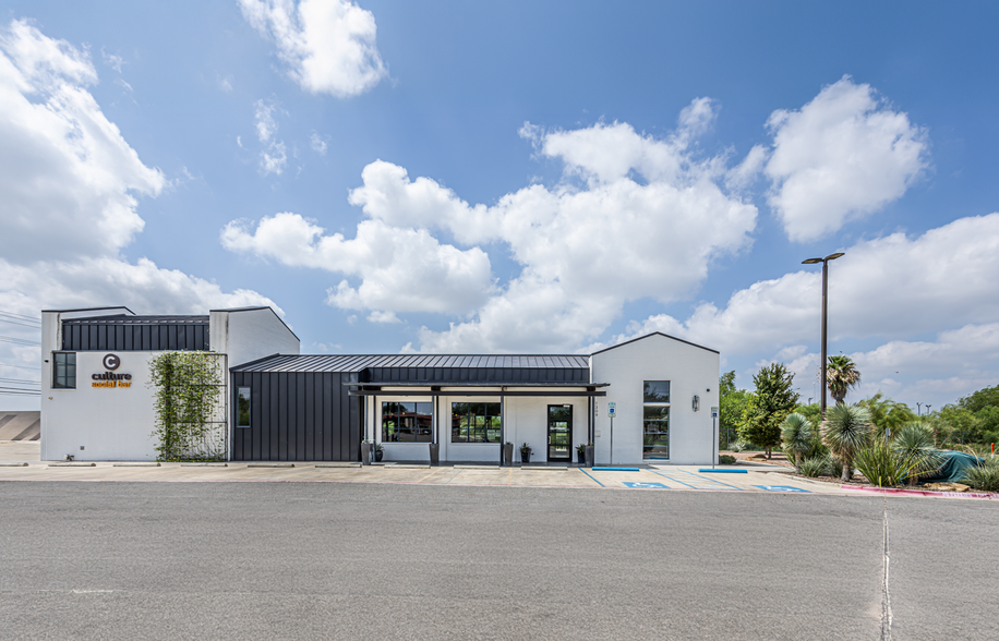 1309 Junction Dr, Laredo, TX à vendre - Photo de l’immeuble – Image 1 sur 12