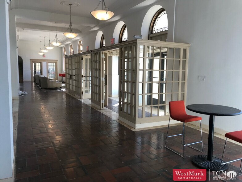 800 Broadway, Lubbock, TX à louer - Photo de l’immeuble – Image 3 sur 10