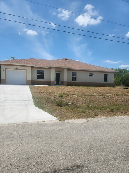 1101 Harold S Ave, Lehigh Acres, FL à vendre - Photo de l’immeuble – Image 2 sur 2