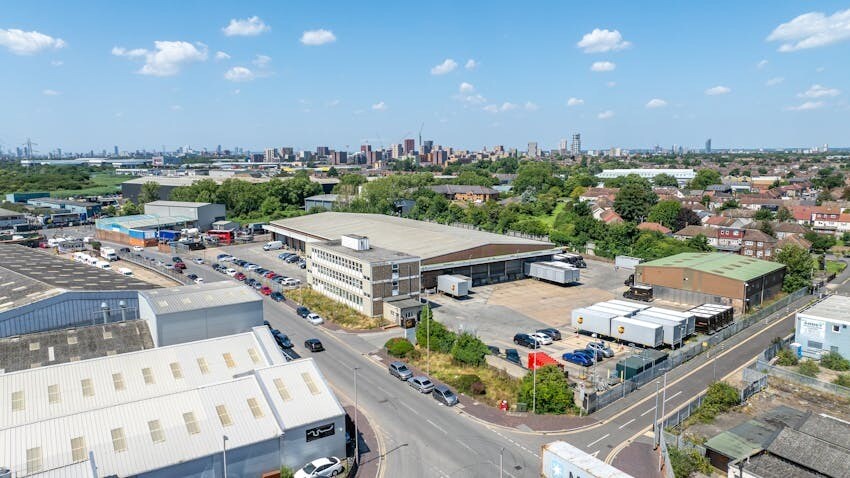 3-5 Thames Rd, Barking à louer - Aérien – Image 2 sur 2