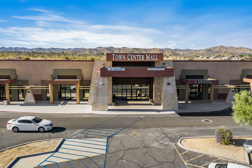 57725 Twenty Nine Palms Hwy, Yucca Valley, CA à louer - Photo de l’immeuble – Image 2 sur 9