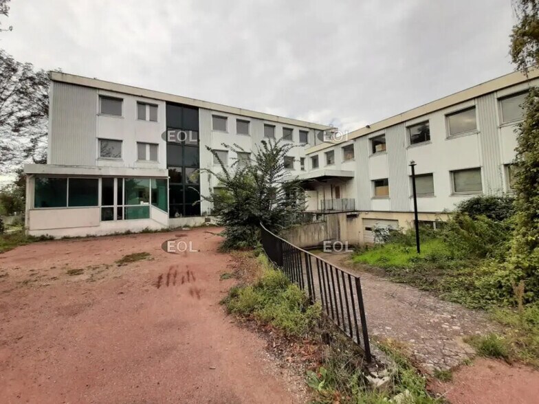 Local d’activités dans Saint-Maur-des-Fossés à louer - Photo de l’immeuble – Image 2 sur 12