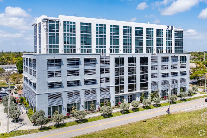 800 SE 4th Ave, Hallandale Beach, FL à vendre - Photo de l’immeuble – Image 1 sur 11
