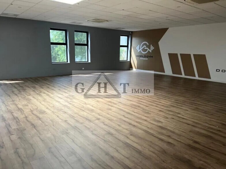 Bureau dans Champigny-sur-Marne à louer - Photo de l’immeuble – Image 3 sur 3