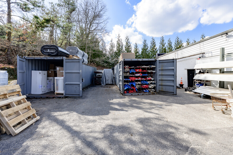 1090 W Jericho Tpke, Commack, NY à vendre - Photo de l’immeuble – Image 3 sur 15