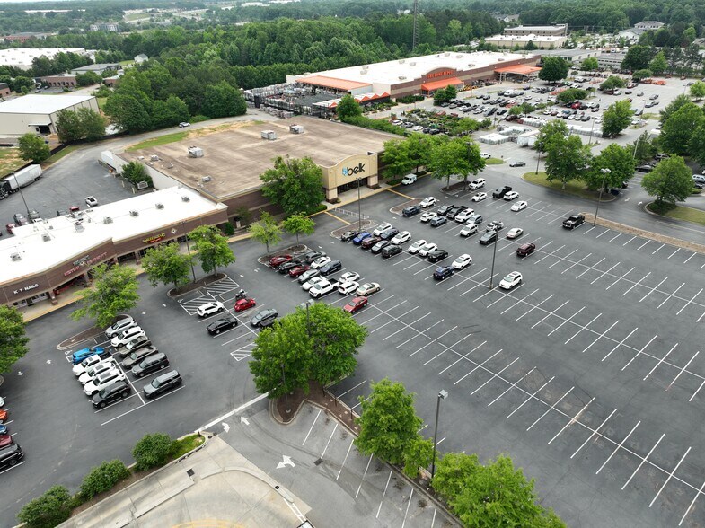 665 Fairview Rd, Simpsonville, SC à louer - Photo de l’immeuble – Image 3 sur 8