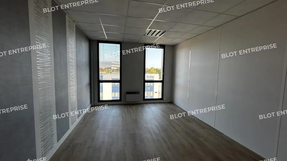 Bureau dans Rennes à louer - Photo de l’immeuble – Image 1 sur 10
