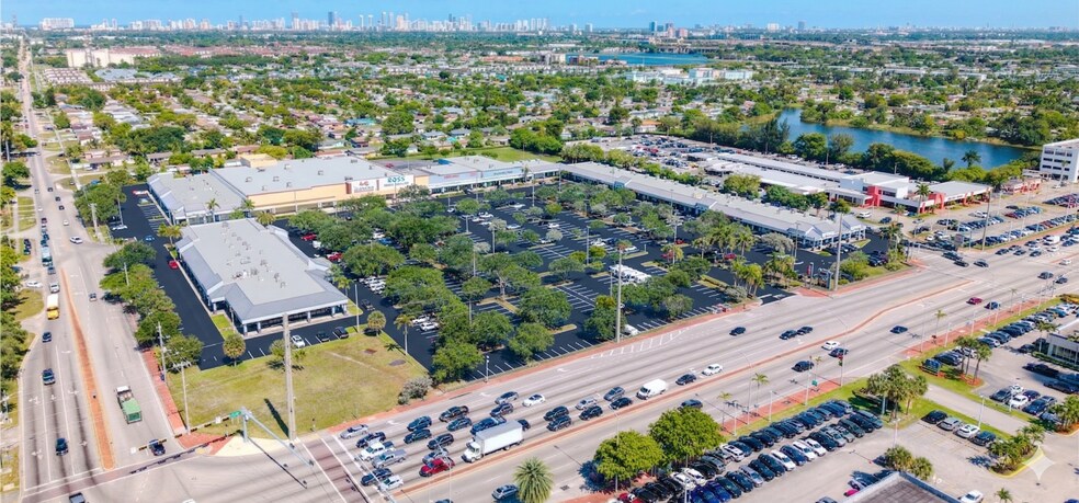 21301-21495 NW 2nd Ave, Miami, FL à louer - Photo de l’immeuble – Image 1 sur 14
