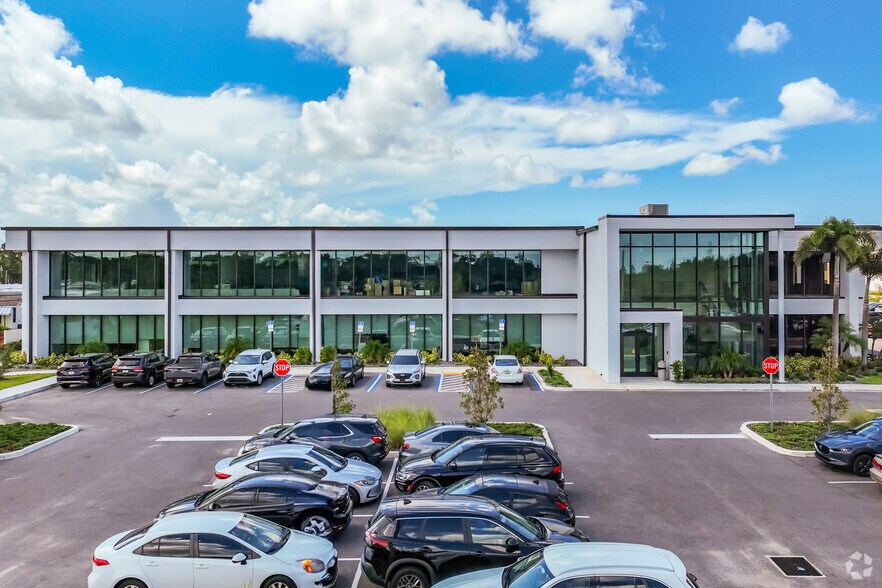 8550 Ulmerton Rd, Largo, FL à louer - Photo de l’immeuble – Image 2 sur 4