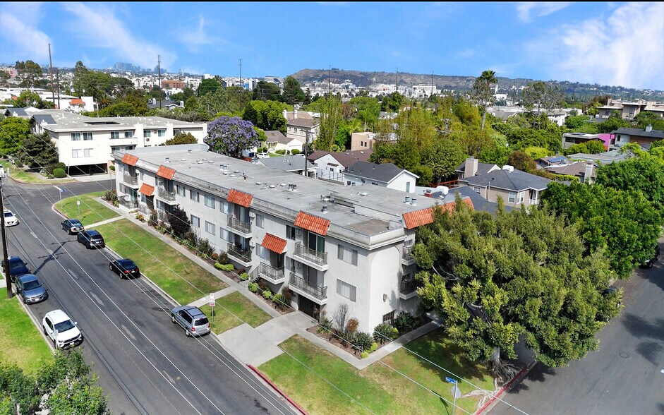 11060-11070 Rose Ave, Los Angeles, CA à vendre - Photo de l’immeuble – Image 2 sur 8
