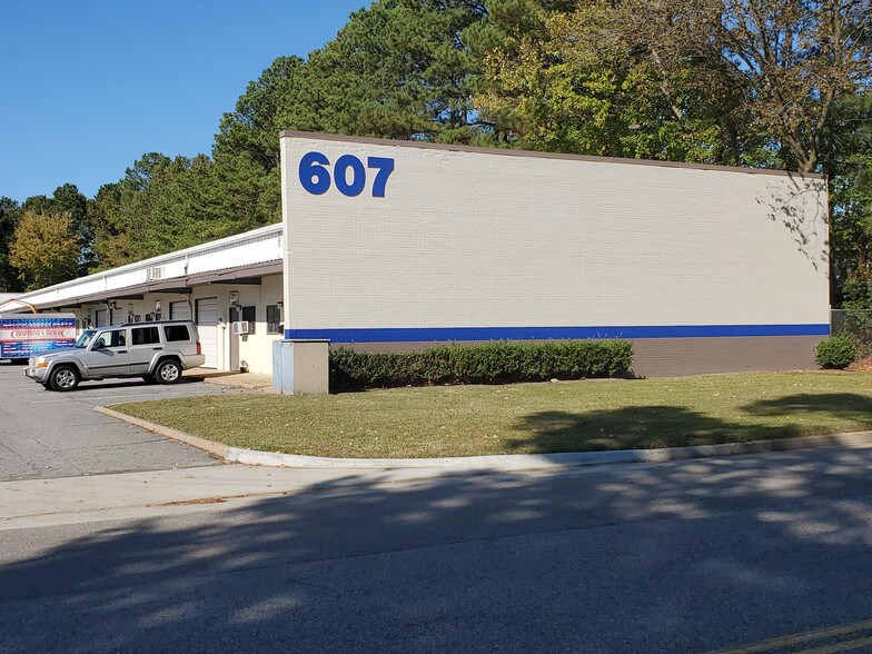 605 Industrial Park Dr, Newport News, VA à louer - Photo de l’immeuble – Image 2 sur 6