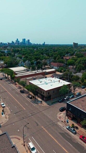 2220-2226 N Central Ave, Saint Anthony, MN à louer - Vidéo sur l’annonce professionnelle – Image 2 sur 18