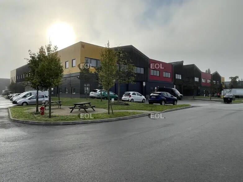 Local d’activités dans Cormeilles-en-Parisis à louer - Photo de l’immeuble – Image 2 sur 9