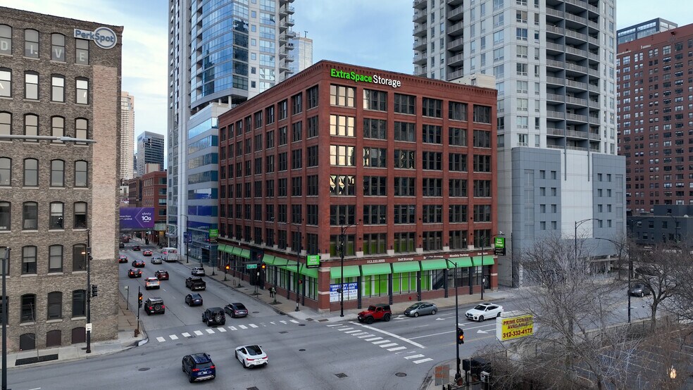 333 W Ohio St, Chicago, IL à louer - Vidéo aérienne – Image 2 sur 14