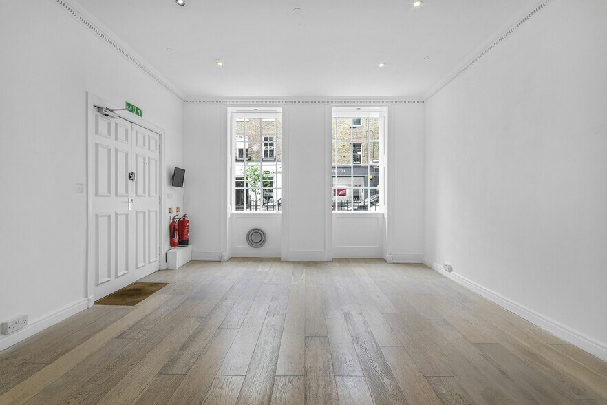 72 Charlotte St, Londres à louer - Photo de l’immeuble – Image 2 sur 9