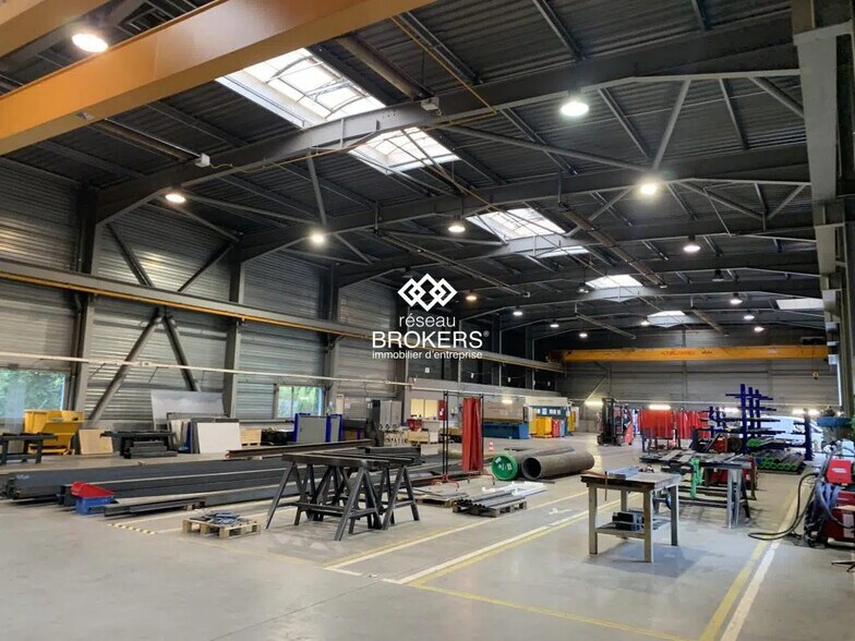 Local d'activités dans Champ-sur-Drac à vendre - Photo de l’immeuble – Image 3 sur 4