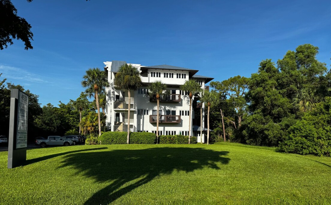 4532 Tamiami Trl E, Naples, FL à louer Photo de l’immeuble– Image 1 sur 10