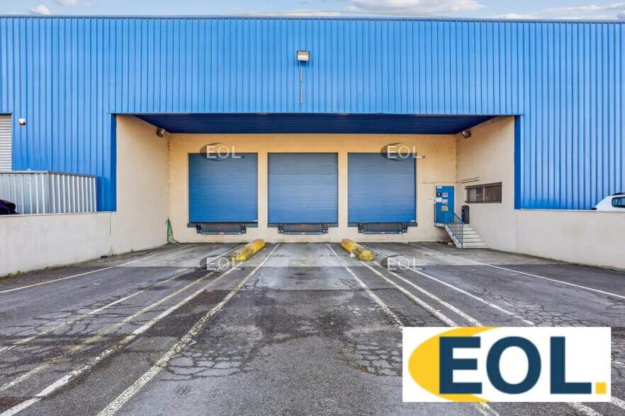 Local d’activités dans Gonesse à louer - Photo de l’immeuble – Image 3 sur 12