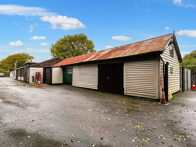 Lowfield Heath Rd, Charlwood à louer - Photo de l’immeuble – Image 3 sur 6