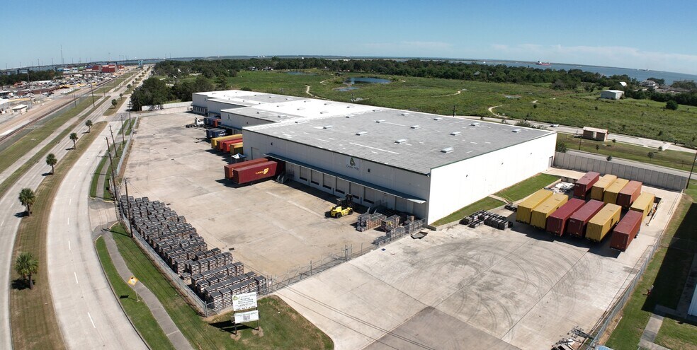 1300 E Barbours Cut Blvd, La Porte, TX à louer - Photo principale – Image 3 sur 6