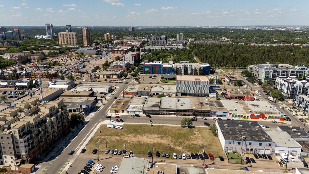 10519 115 NW st, Edmonton, AB à vendre - Photo de l’immeuble – Image 2 sur 5