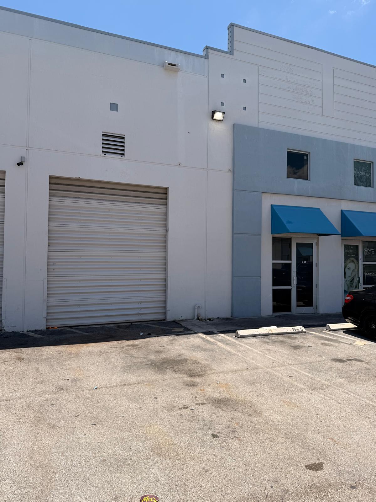 2355 NW 70th Ave, Miami, FL à louer Photo de l’immeuble– Image 1 sur 14