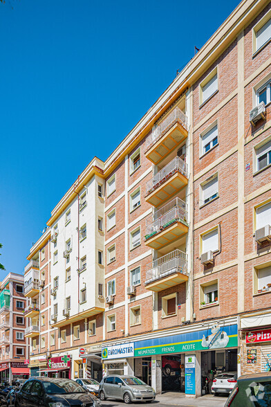 Calle De La Virgen De Nuria, 5, Madrid, Madrid à vendre - Photo de l’immeuble – Image 2 sur 2