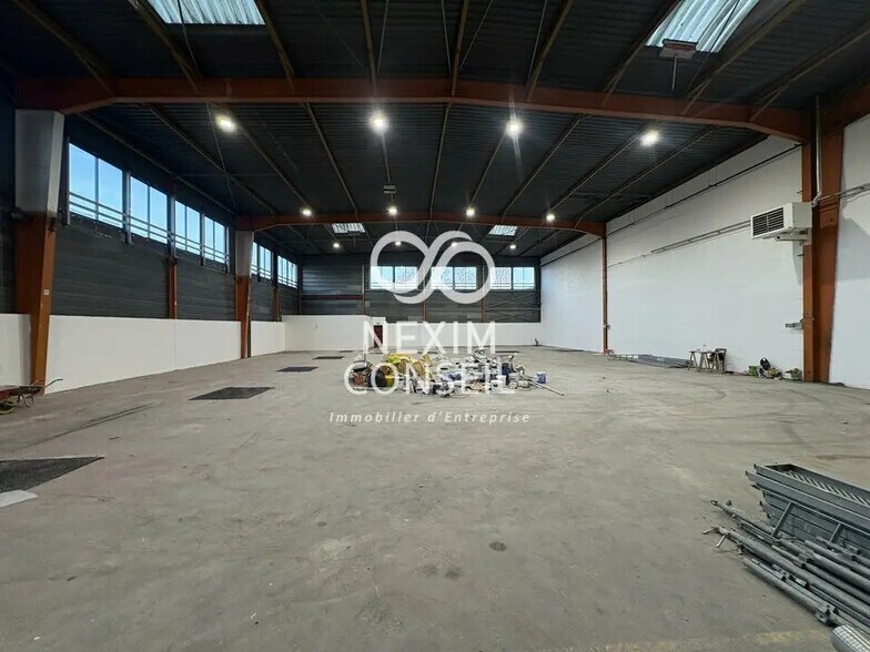 Industriel/Logistique dans Taverny à louer - Photo de l’immeuble – Image 1 sur 4