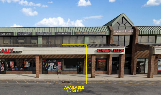 646-656 N Wellwood Ave, Lindenhurst, NY à louer Photo de l’immeuble– Image 1 sur 5