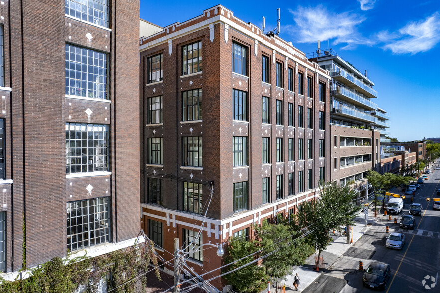 235 Carlaw Ave, Toronto, ON à louer - Photo de l’immeuble – Image 1 sur 12
